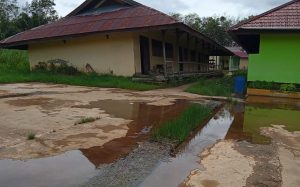 RUANG KELAS AMBLAS, DAPAT PERHATIAN DPRD SAMBAS FRAKSI PAN.