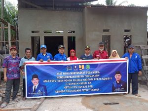 NANDES S.Pd. : MASYARAKAT DESA MULIA DAPAT BANTUAN BEDAH RUMAH H.BOYMAN HARUN SH.
