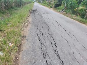 MASYARAKAT DUSUN DUNGUN CONDONG PRIHATIN KERUSAKAN JALAN.