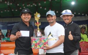 SERATUSAN LEBIH DOOR PRIZE WARNAI PENUTUPAN HUT KEMERDEKAAN RI KE 77 DESA PIPITTEJA.