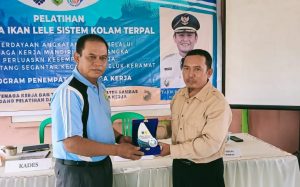 KEPALA DESA TUTUP PELATIHAN BUDIDAYA IKAN LELE SISTEM TARPAL.