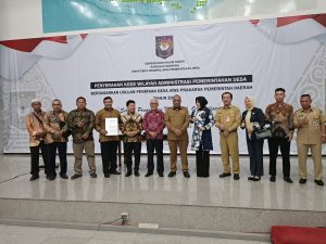 BUPATI SAMBAS RESMI TERIMA KODE 2 DESA DEFENITIF.