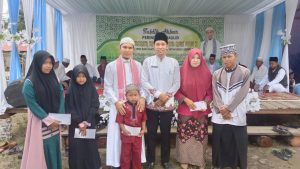 PEMBERIAN SANTUNAN KEPADA ANAK YATIM MEWARNAI PERINGATAN MAULID NABI MUHAMMAD SAW.
