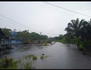 BANJIR DESA SIJANG PERSULIT AKTIFITAS WARGA.