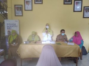 PUSKESMAS SELAKAU ADAKAN PEMERIKASAAN KESEHATAN DANPENGOBATAN GRATIS .