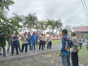 TAGANA KABUPATEN SAMBAS LAKUKAN PEMBERSIHAN DAN PERAPIAN GUDANG BANSOS.