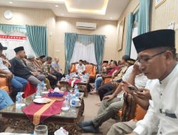 25 KADES SEKECAMATAN TELUK KERAMAT BERTANDANG KERUMAH DINAS BUPATI SAMBAS.