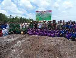 KEDATANGAN ROMBONGAN KAPOLRES SAMBAS DAN WAKIL BUPATI SAMBAS DI ACARA DIMULAINYA PENANAMAN JAGUNG KUARTAL IV DISAMBUT TARIAN SELAMAT DATANG OLEH SISWI SMKN 1 SEKURA