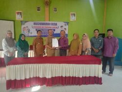 CAMAT TELUK KERAMAT HADIRI MUSDES PENCEGAHAN DAN PENURUNAN STUNTING DESA PIPITTEJA