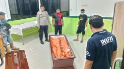 UNIT INAFIS POLRES SAMBAS BERHASIL IDENTIFIKASI MAYAT MENGAPUNG DI SUNGAI SEBURING